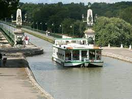 Les Bateaux touristiques