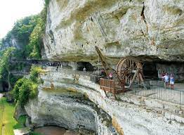 les Grottes du roc de Cazelle