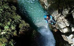 Ur eta Lur Canyoning, spéléologie et randonnée